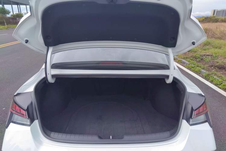 Used Hyundai Elantra 2023 1.5L CVT LUX Prestige Edition Trunk