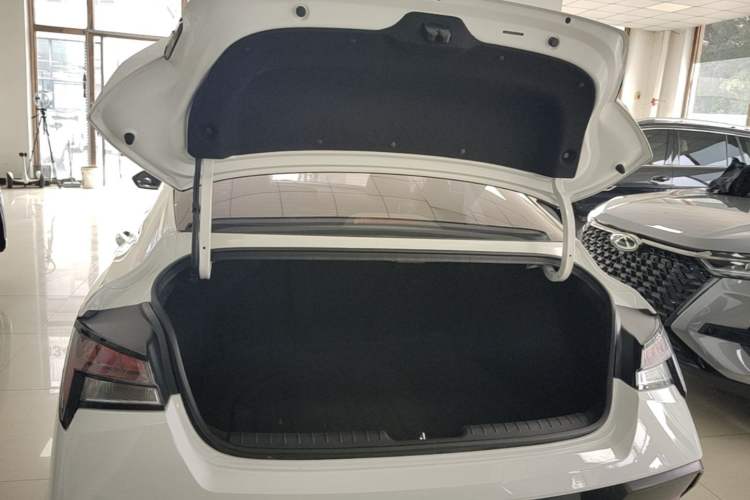 Used Hyundai Elantra 2023 1.5L CVT LUX Prestige Edition Trunk