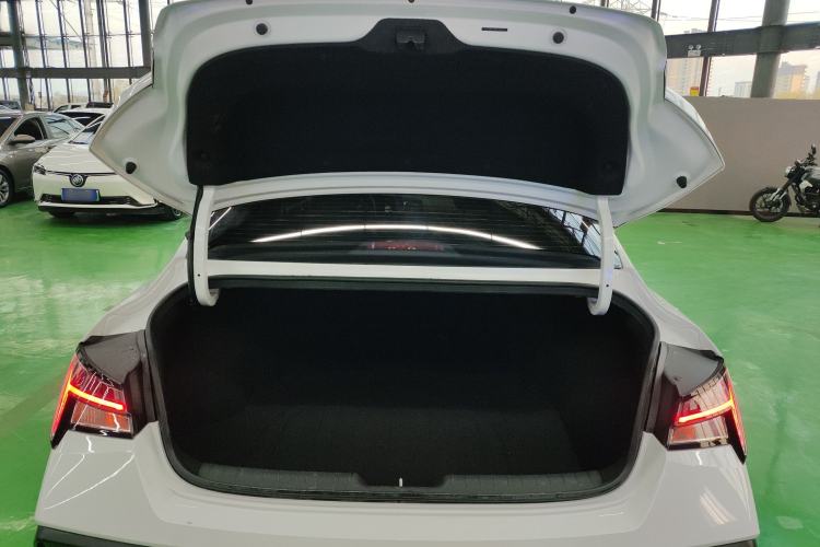 Used Hyundai Elantra 2023 1.5L CVT LUX Prestige Edition Trunk