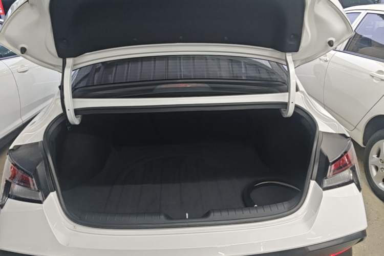 Used Hyundai Elantra 2023 1.5L CVT LUX Prestige Edition Trunk