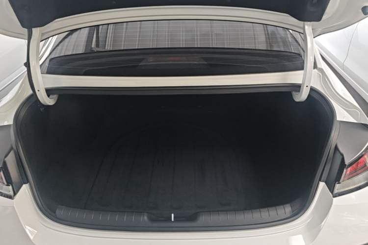 Used Hyundai Elantra 2023 1.5L CVT LUX Prestige Edition Trunk