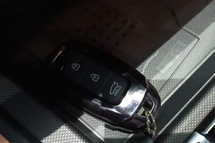 Used Hyundai Elantra 2023 1.5L CVT LUX Prestige Edition Vehicle Key