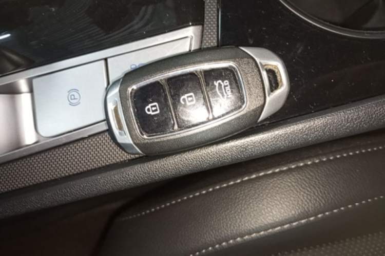 Used Hyundai Elantra 2023 1.5L CVT LUX Prestige Edition Vehicle Key