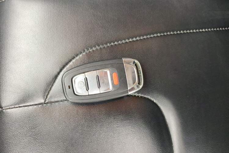 Used Hyundai Elantra 2023 1.5L CVT GLS Leading Edition Vehicle Key