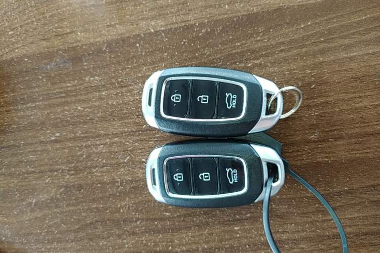 Used Hyundai Elantra 2023 1.5L CVT GLX Elite Edition Vehicle Key