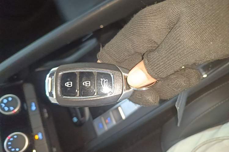 Used Hyundai Elantra 2023 1.5L CVT GLX Elite Edition Vehicle Key
