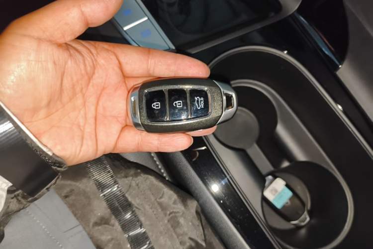 Used Hyundai Elantra 2023 1.5L CVT GLX Elite Edition Vehicle Key