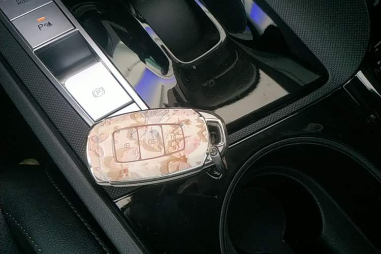 Used Hyundai Elantra 2023 1.5L CVT LUX Prestige Edition Vehicle Key