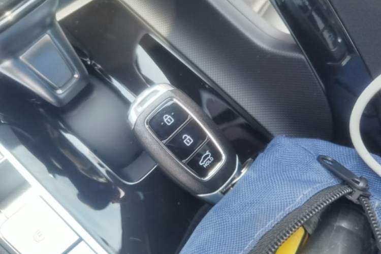 Used Hyundai Elantra 2023 1.5L CVT LUX Prestige Edition Vehicle Key