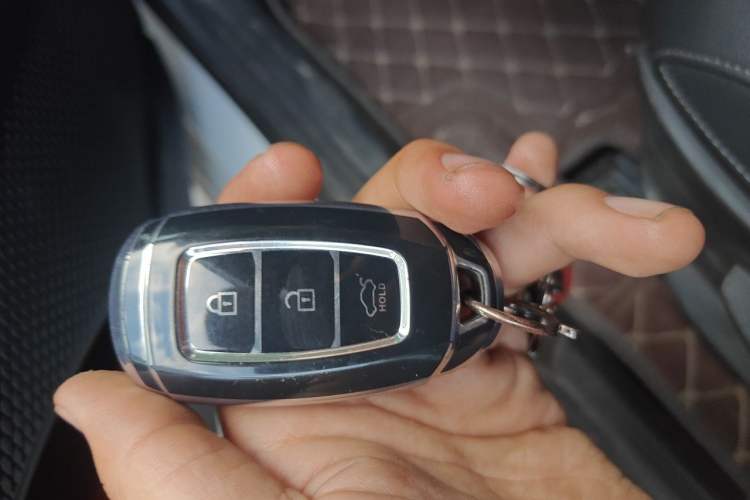 Used Hyundai Elantra 2023 1.5L CVT GLX Elite Edition Vehicle Key