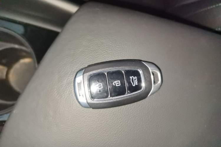 Used Hyundai Elantra 2023 1.5L CVT GLX Elite Edition Vehicle Key