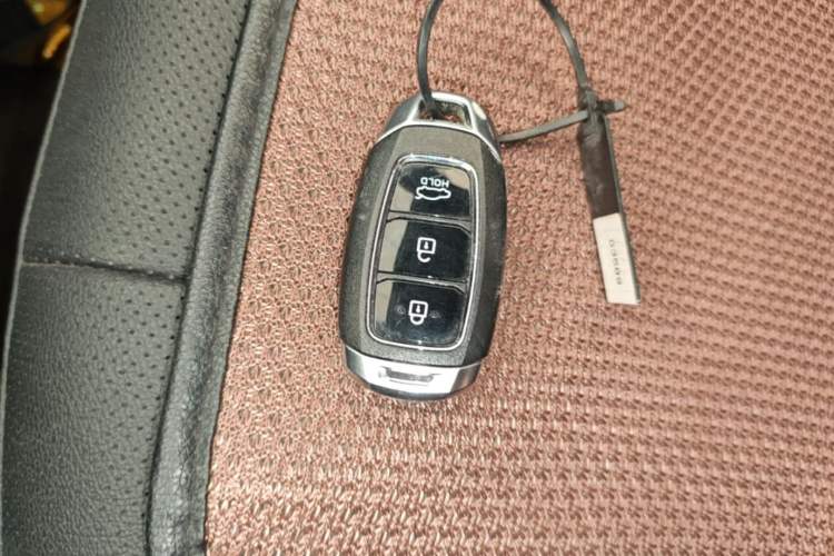 Used Hyundai Elantra 2023 1.5L CVT GLX Elite Edition Vehicle Key