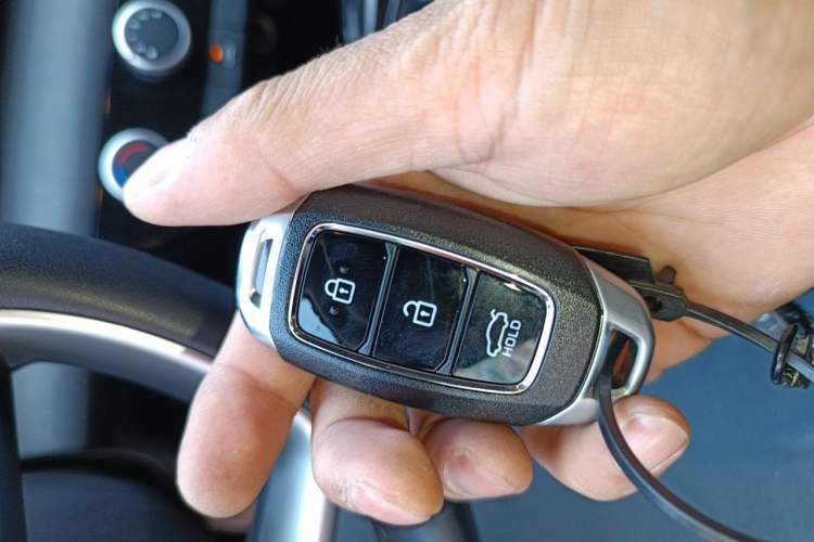 Used Hyundai Elantra 2023 1.5L CVT GLX Elite Edition Vehicle Key
