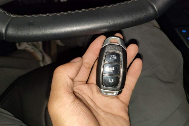 Used Hyundai Elantra 2023 1.5L CVT LUX Prestige Edition Vehicle Key