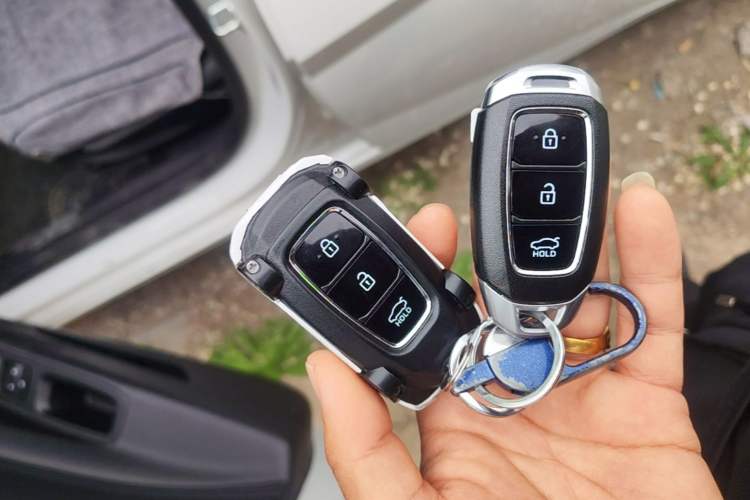 Used Hyundai Elantra 2023 1.5L CVT GLX Elite Edition Vehicle Key