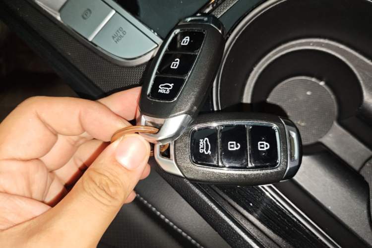 Used Hyundai Elantra 2023 1.5L CVT LUX Prestige Edition Vehicle Key