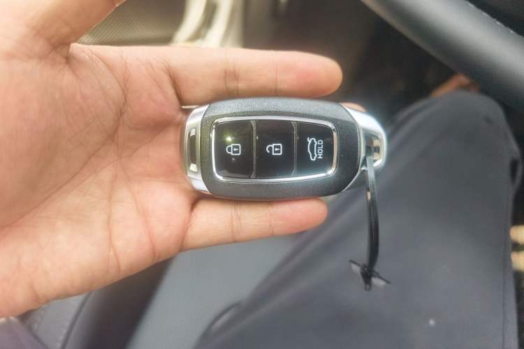 Used Hyundai Elantra 2023 1.5L CVT GLX Elite Edition Vehicle Key