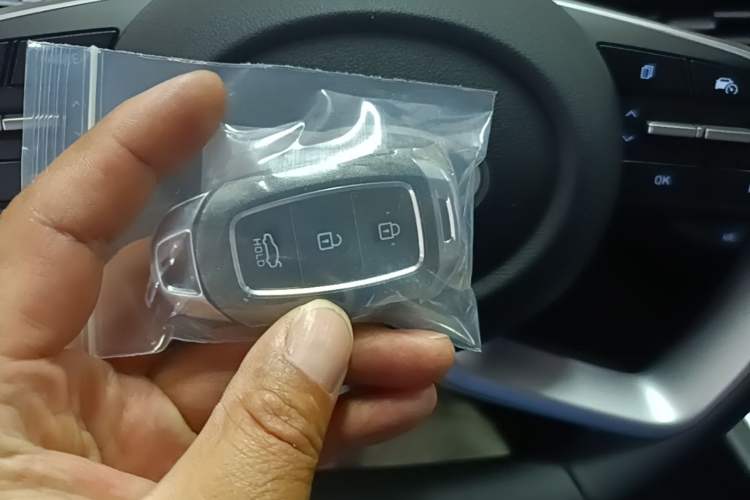 Used Hyundai Elantra 2023 1.5L CVT GLX Elite Edition Vehicle Key