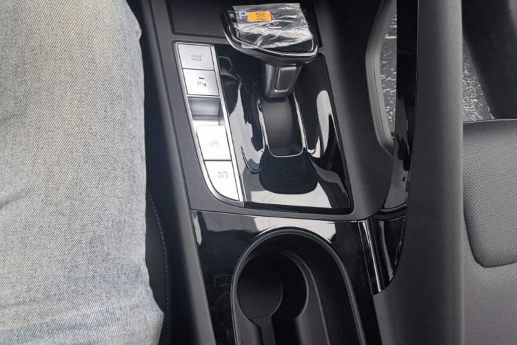 Used Hyundai Elantra 2026 Model 1.5L CVT GLX Elite Edition Gear Lever