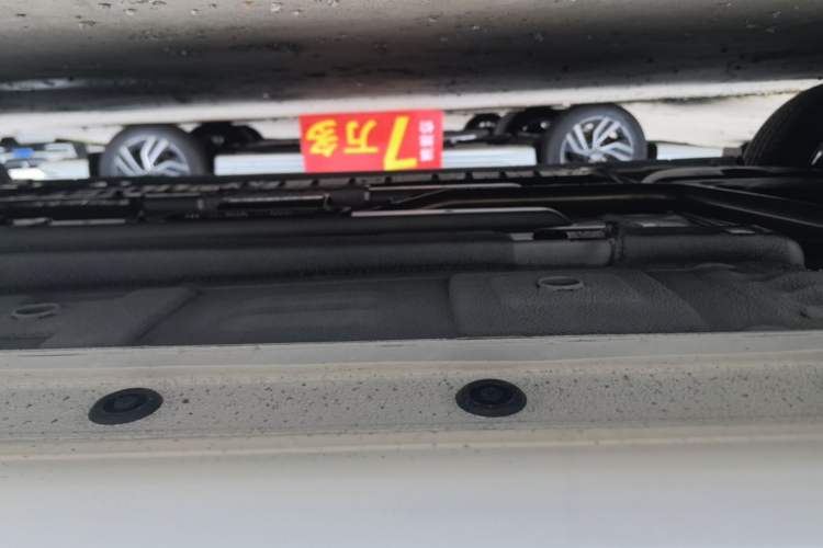 Used Hyundai Elantra 2026 Model 1.5L CVT GLX Elite Edition Right Side Sill