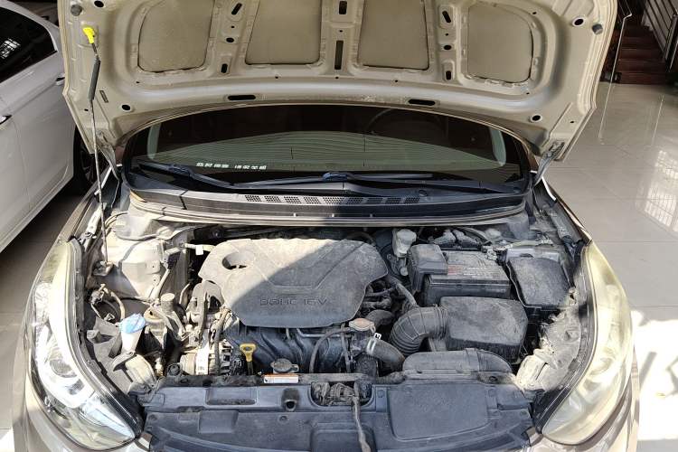 Used Hyundai Elantra (5th Generation / Langdong) 2016 1.6L Automatic Smart Version Engine Bay