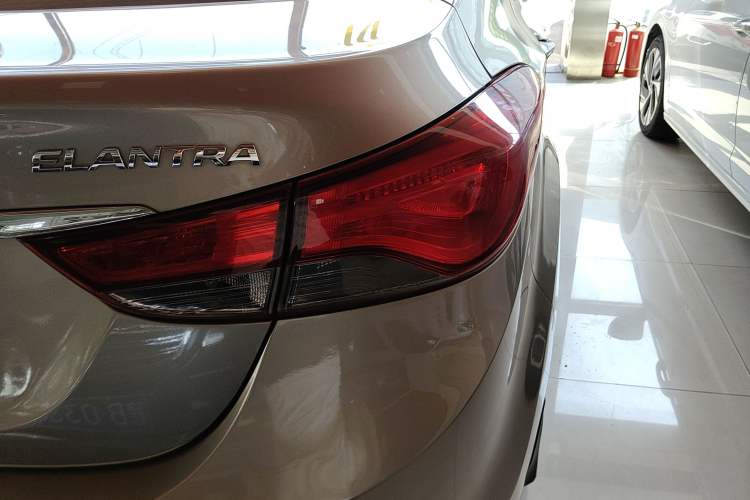 Used Hyundai Elantra (5th Generation / Langdong) 2016 1.6L Automatic Smart Version Exterior 6