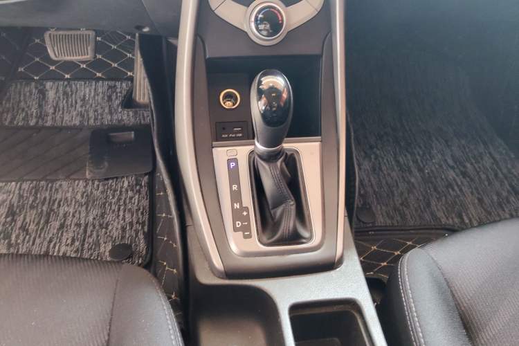 Used Hyundai Elantra (5th Generation / Langdong) 2016 1.6L Automatic Smart Version Gear Lever