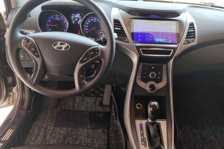 Used Hyundai Elantra (5th Generation / Langdong) 2016 1.6L Automatic Smart Version Interior 2