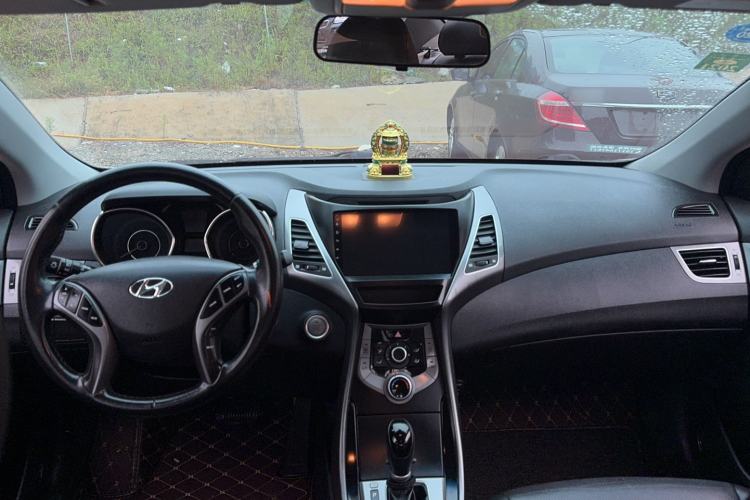 Used Hyundai Elantra (5th Generation / Langdong) 2015 1.6L Automatic Leading Model Interior 3