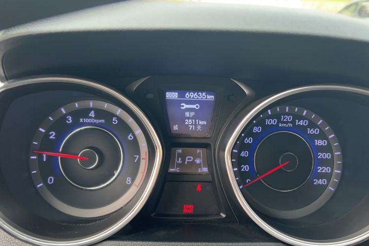 Used Hyundai Elantra (5th Generation / Langdong) 2016 1.6L Automatic Prestige Model Odometer Close Up