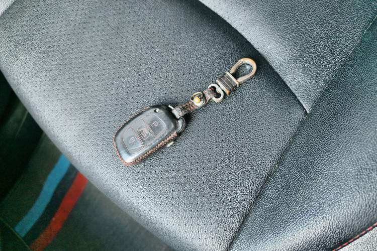 Used Hyundai Elantra (5th Generation / Langdong) 2012 1.6L Manual Leading Model Interior 1