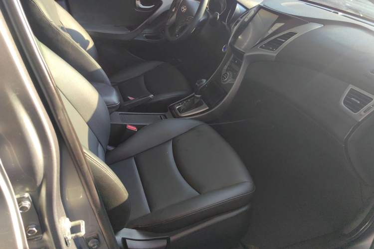 Used Hyundai Elantra (5th Generation / Langdong) 2015 1.6L Automatic Luxury Model Interior 2
