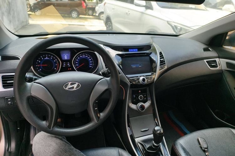 Used Hyundai Elantra (5th Generation / Langdong) 2012 1.6L Manual Leading Model Interior 2