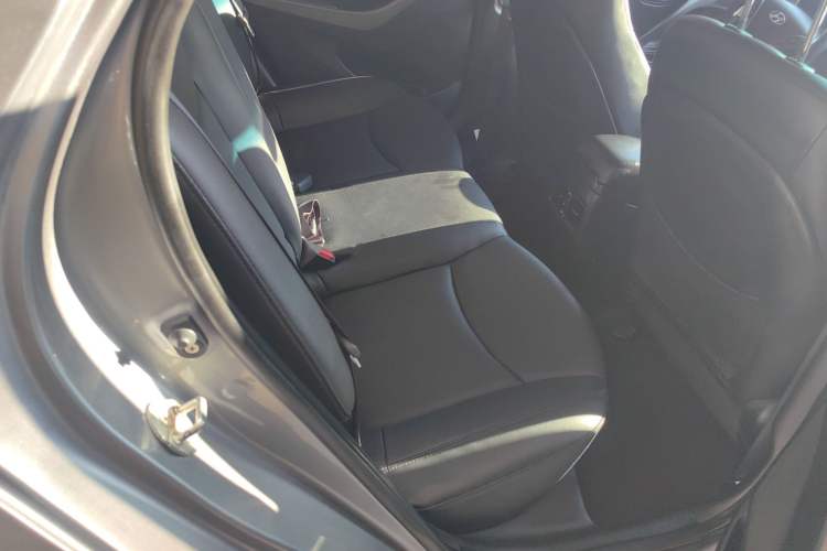 Used Hyundai Elantra (5th Generation / Langdong) 2015 1.6L Automatic Luxury Model Interior 3