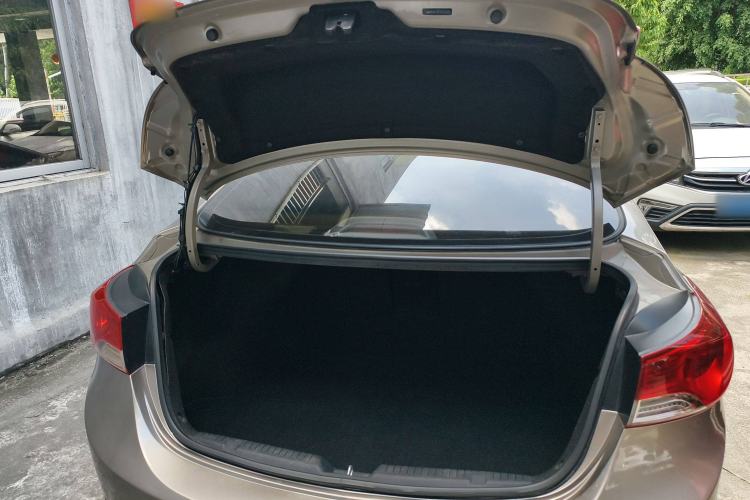 Used Hyundai Elantra (5th Generation / Langdong) 2012 1.6L Manual Leading Model Interior 7