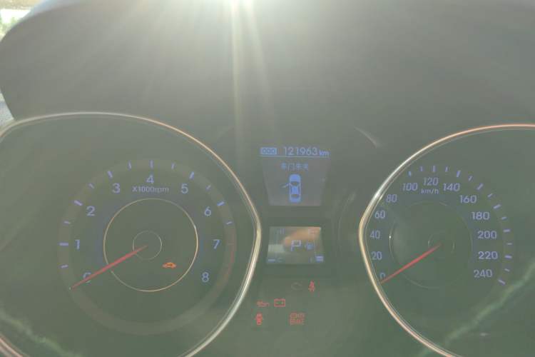 Used Hyundai Elantra (5th Generation / Langdong) 2015 1.6L Automatic Luxury Model Odometer Close Up