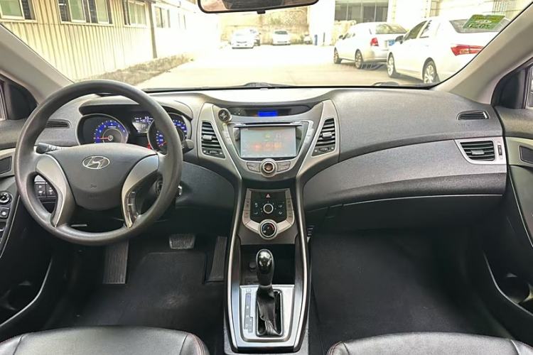 Used Hyundai Elantra (5th Generation / Langdong) 2015 1.6L Automatic Fashion Model Interior 1