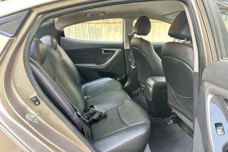 Used Hyundai Elantra (5th Generation / Langdong) 2015 1.6L Automatic Fashion Model Interior 4
