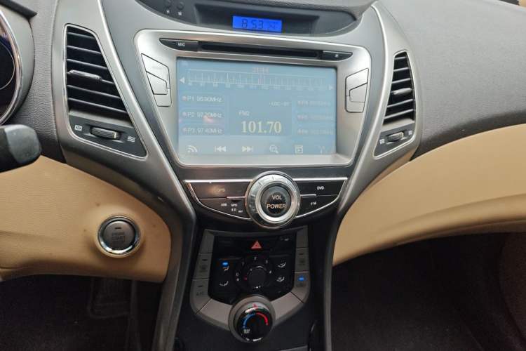 Used Hyundai Elantra (5th Generation / Langdong) 2012 1.6L Automatic Leading Model Audio And AC Panel