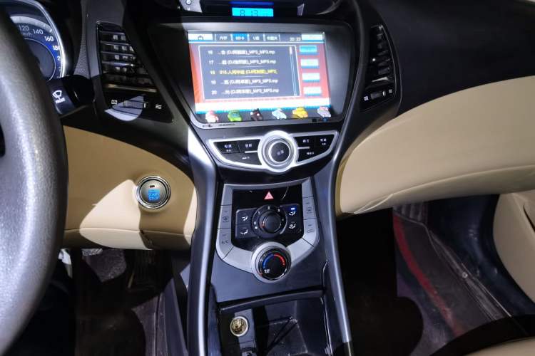 Used Hyundai Elantra (5th Generation / Langdong) 2012 1.6L Manual Leading Model Audio And AC Panel