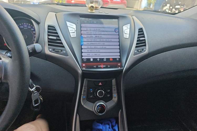 Used Hyundai Elantra (5th Generation / Langdong) 2012 1.6L Automatic Fashion Edition Audio And AC Panel