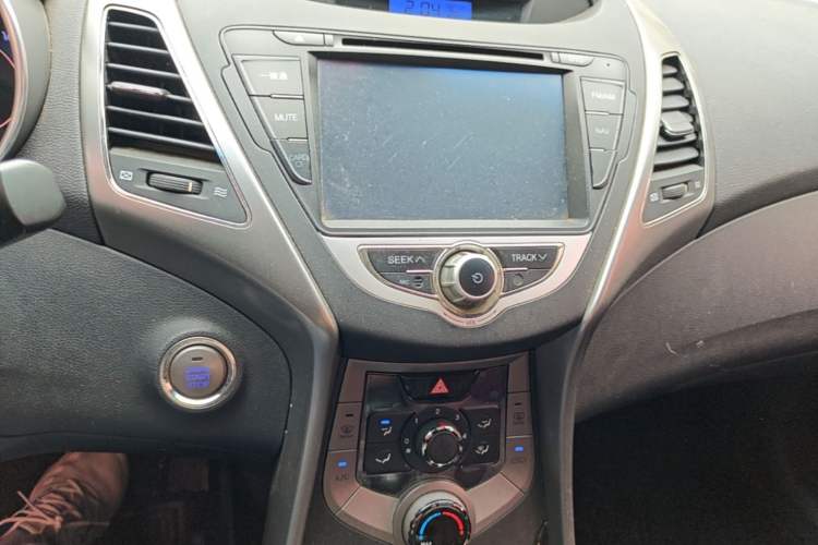 Used Hyundai Elantra (5th Generation / Langdong) 2012 1.6L Manual Leading Model Audio And AC Panel