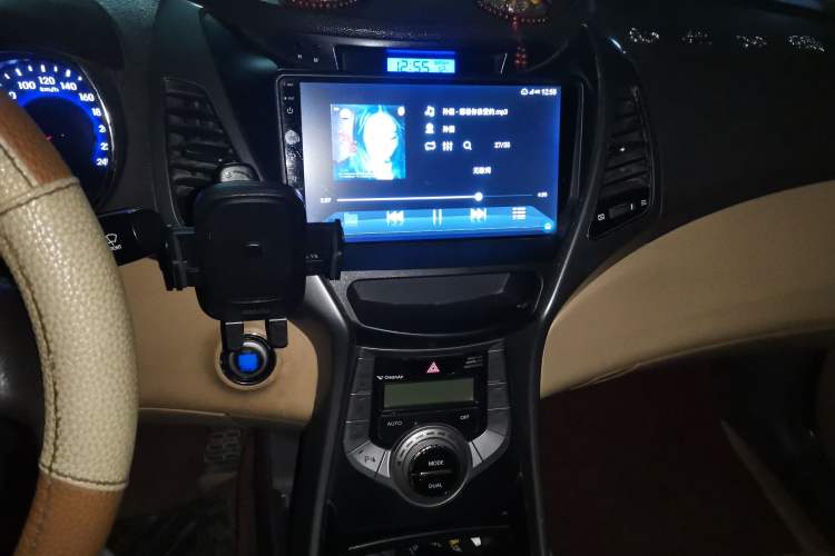 Used Hyundai Elantra (5th Generation / Langdong) 2012 1.8L Manual Luxury Version Audio And AC Panel