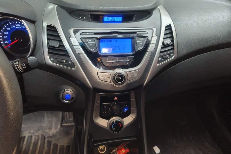 Used Hyundai Elantra (5th Generation / Langdong) 2012 1.6L Manual Leading Model Audio And AC Panel