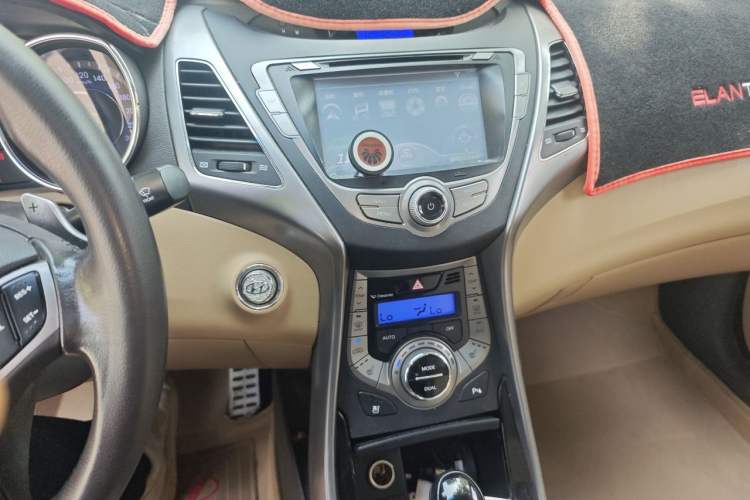 Used Hyundai Elantra (5th Generation / Langdong) 2012 1.8L Automatic Prestige Model Audio And AC Panel