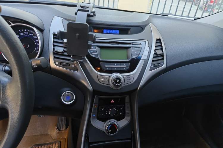 Used Hyundai Elantra (5th Generation / Langdong) 2012 1.6L Manual Leading Model Audio And AC Panel