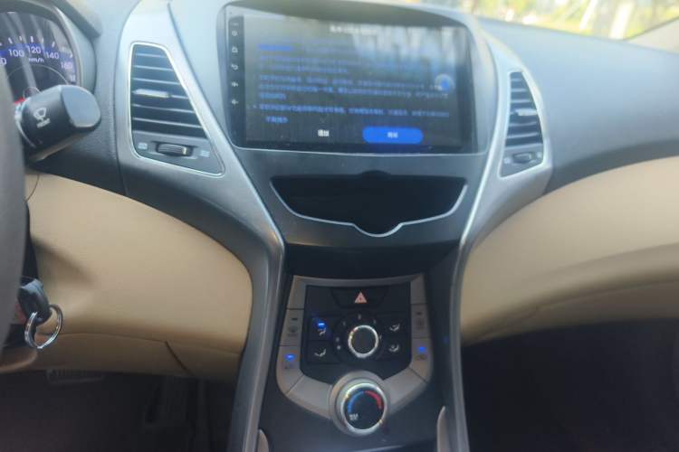 Used Hyundai Elantra (5th Generation / Langdong) 2012 1.6L Automatic Fashion Edition Audio And AC Panel
