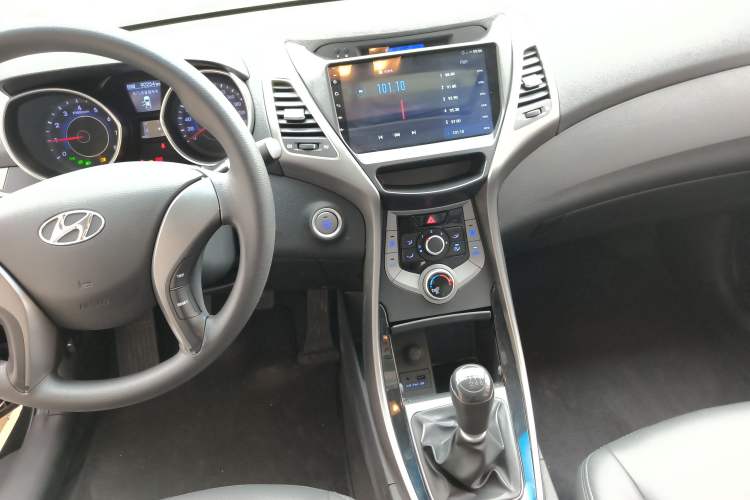 Used Hyundai Elantra (5th Generation / Langdong) 2012 1.6L Manual Leading Model Audio And AC Panel