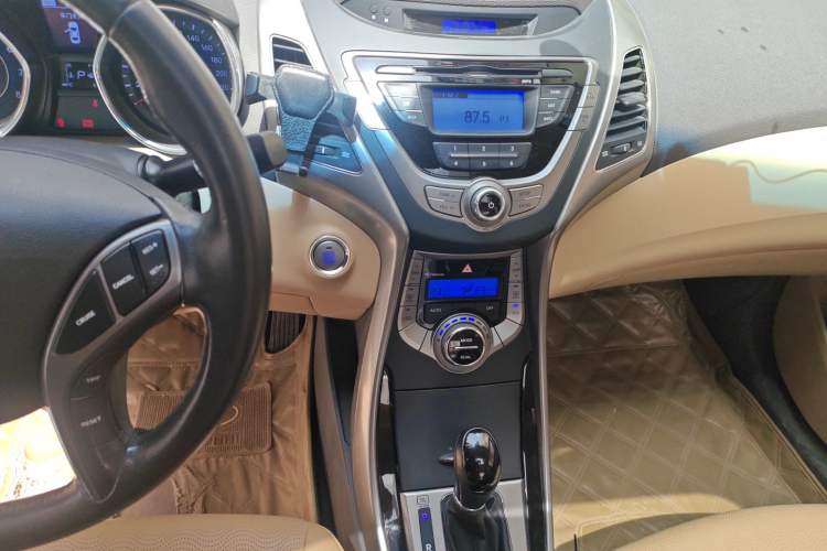 Used Hyundai Elantra (5th Generation / Langdong) 2012 1.6L Automatic Prestige Model Audio And AC Panel