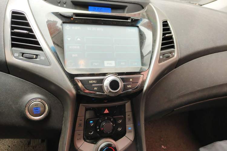 Used Hyundai Elantra (5th Generation / Langdong) 2012 1.6L Manual Leading Model Audio And AC Panel